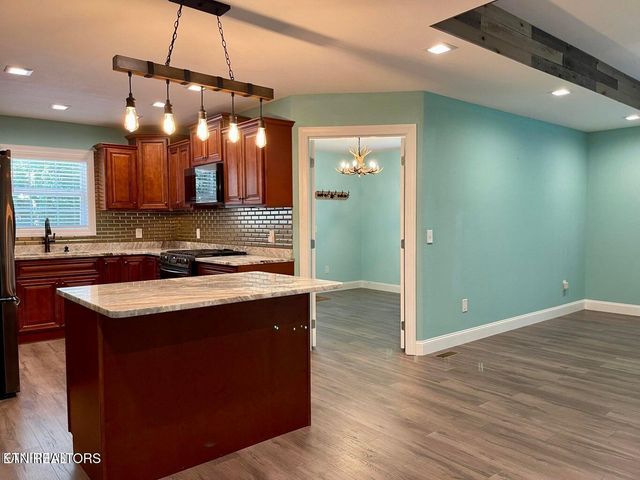 127 Iron Wood Circle, Crossville, TN 38571