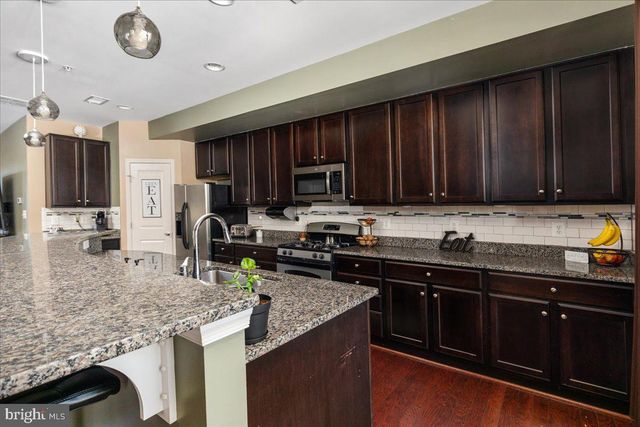7828 CEDAR BRANCH DR, Gainesville, VA 20155