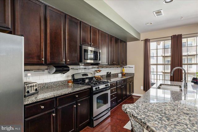 7828 CEDAR BRANCH DR, Gainesville, VA 20155