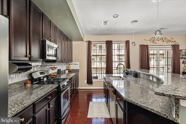 7828 CEDAR BRANCH DR, Gainesville, VA 20155