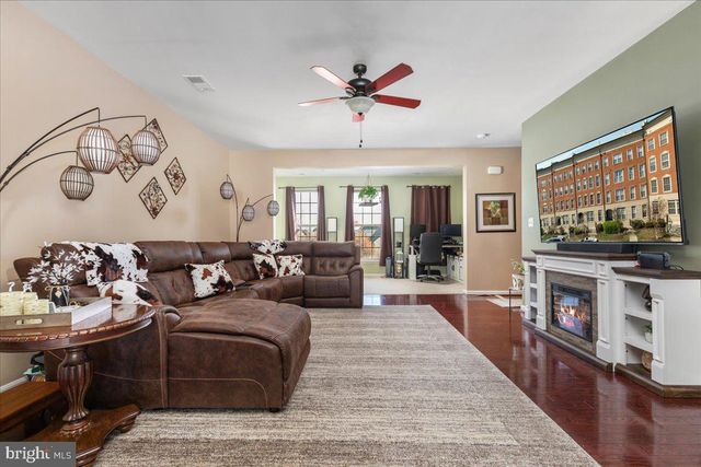 7828 CEDAR BRANCH DR, Gainesville, VA 20155