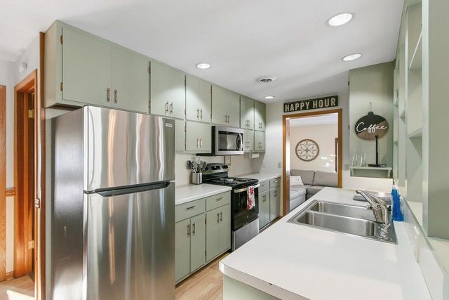 215 Canyon Road, Wisconsin Dells, WI 53965