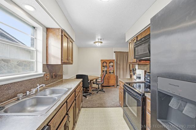 13523 E 31st Place, Tulsa, OK 74134