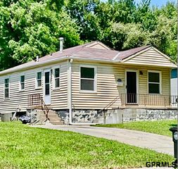 4018 N 42 Street, Omaha, NE 68111