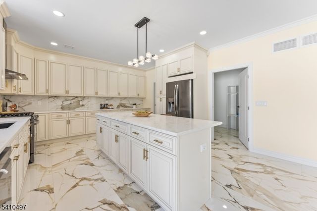 1690 Hamburg Tpke, Wayne Twp., NJ 07470