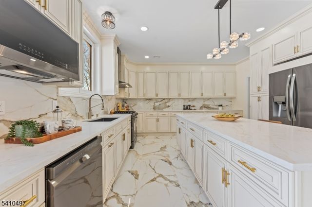 1690 Hamburg Tpke, Wayne Twp., NJ 07470