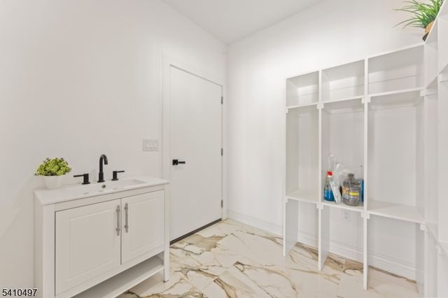 1690 Hamburg Tpke, Wayne Twp., NJ 07470