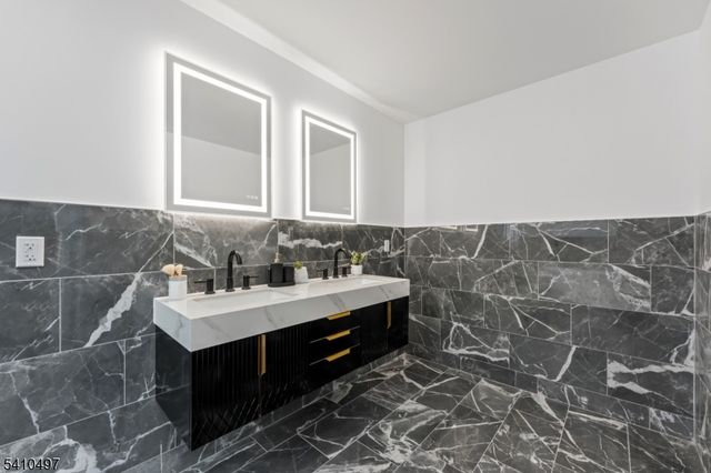 1690 Hamburg Tpke, Wayne Twp., NJ 07470