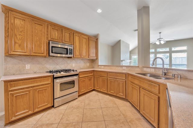 871 Falling Springs Lane, League City, TX 77573
