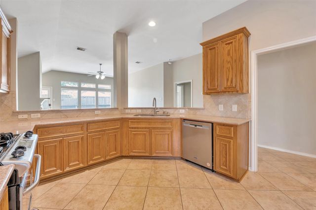871 Falling Springs Lane, League City, TX 77573