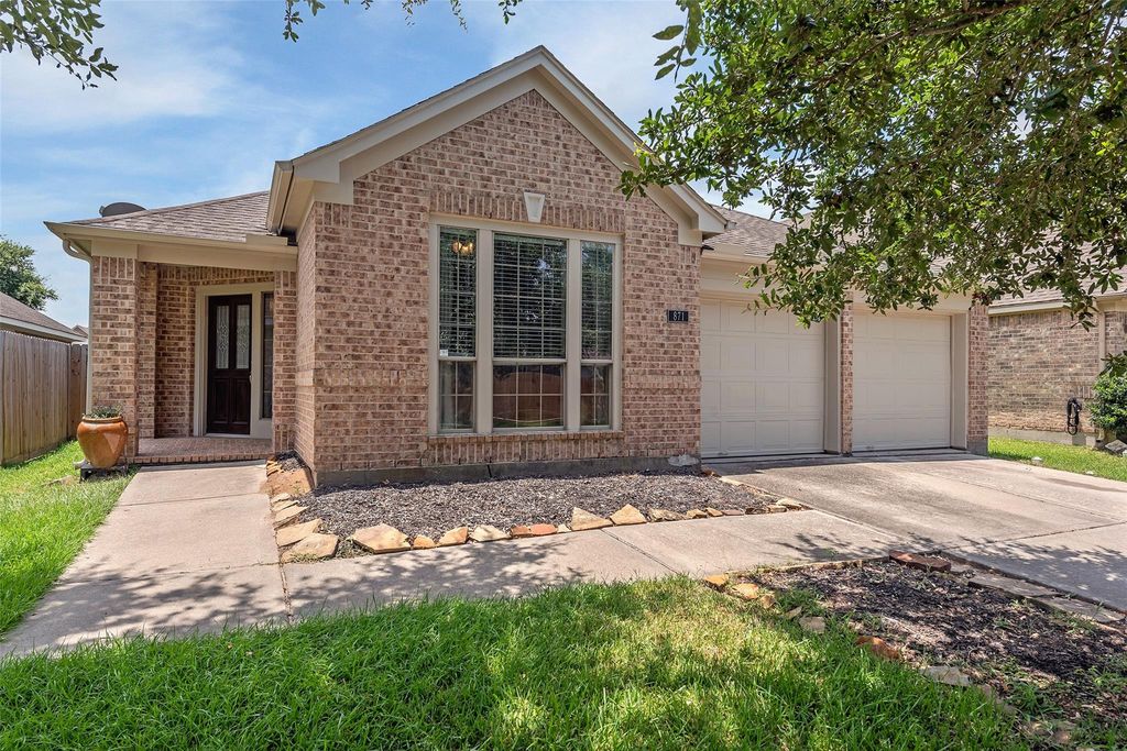 871 Falling Springs Lane, League City, TX 77573