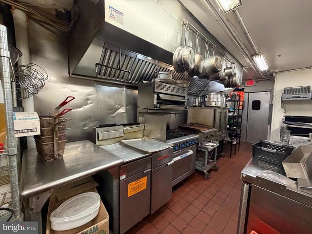 1305 LOCUST ST, Philadelphia, PA 19107