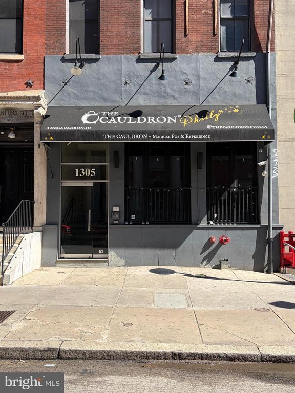 1305 LOCUST ST, Philadelphia, PA 19107