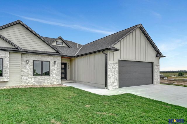 7922 S 42nd Street, Lincoln, NE 68516