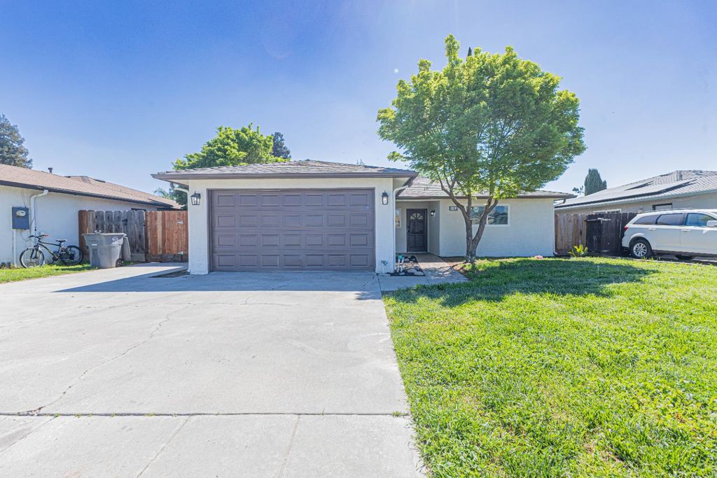 300 Walnut Street, Madera, CA 93637