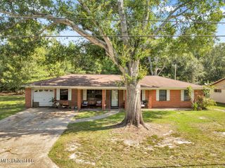 4505 Saratoga Avenue, Pascagoula, MS 39581