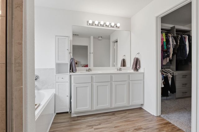 129 Esparza DR, Bastrop, TX 78602