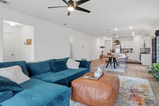 129 Esparza DR, Bastrop, TX 78602