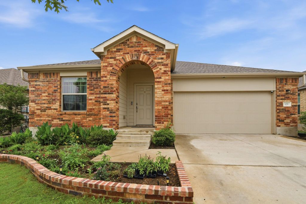 129 Esparza DR, Bastrop, TX 78602