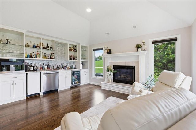 17660 NEWBERRY Circle, Council Bluffs, IA 51503