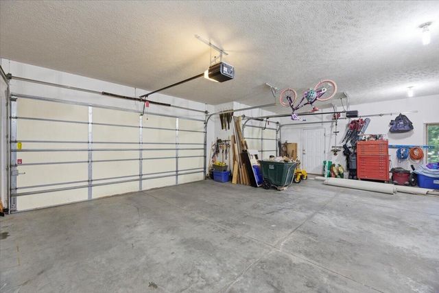 17660 NEWBERRY Circle, Council Bluffs, IA 51503