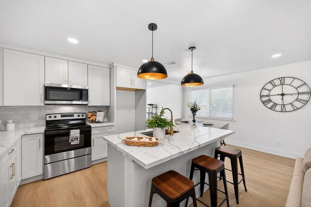 6211 Longmont Way, Carmichael, CA 95608