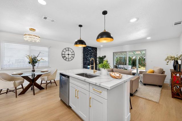 6211 Longmont Way, Carmichael, CA 95608