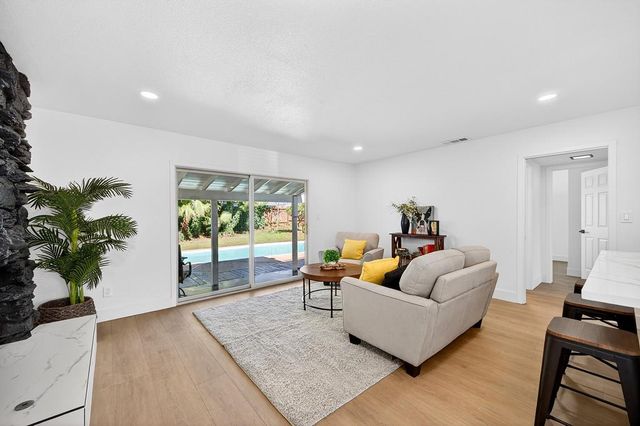 6211 Longmont Way, Carmichael, CA 95608