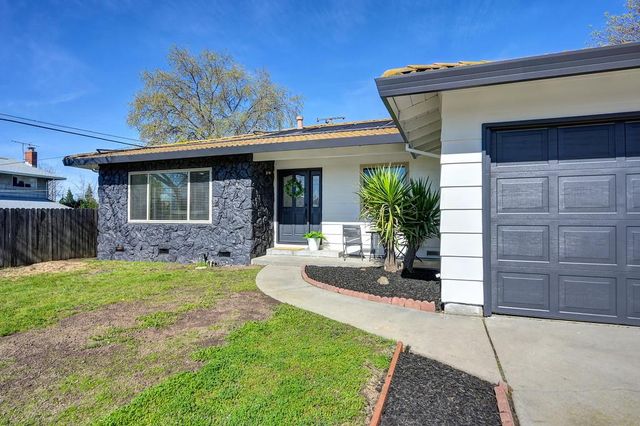 6211 Longmont Way, Carmichael, CA 95608