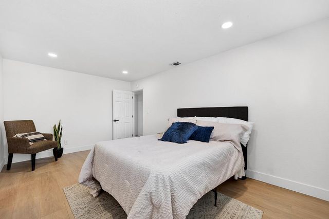 6211 Longmont Way, Carmichael, CA 95608