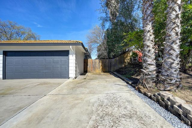 6211 Longmont Way, Carmichael, CA 95608