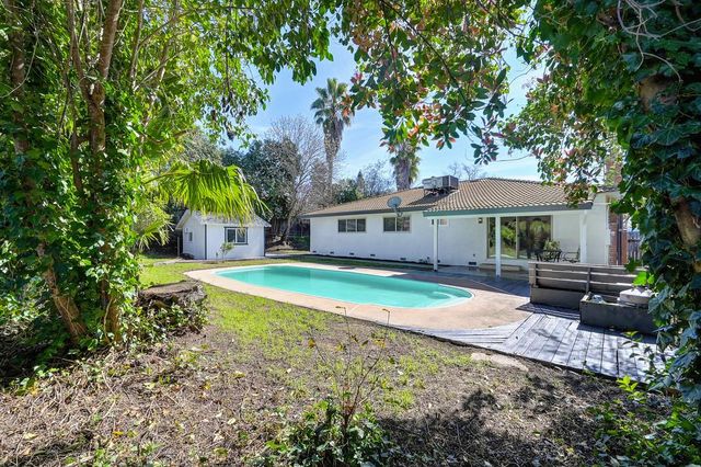 6211 Longmont Way, Carmichael, CA 95608