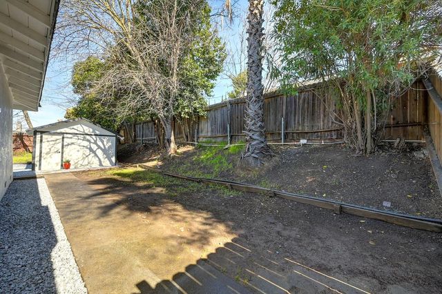 6211 Longmont Way, Carmichael, CA 95608