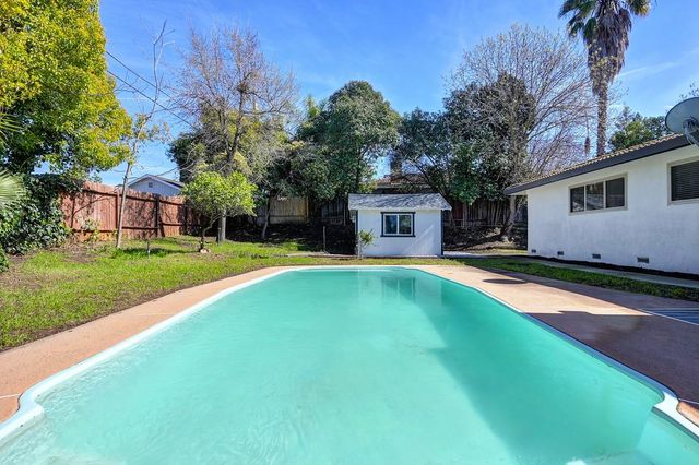 6211 Longmont Way, Carmichael, CA 95608