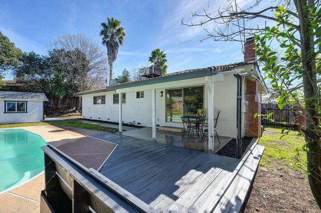 6211 Longmont Way, Carmichael, CA 95608