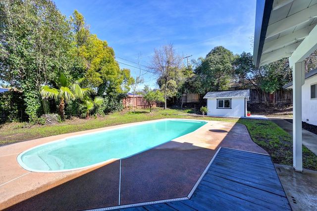 6211 Longmont Way, Carmichael, CA 95608