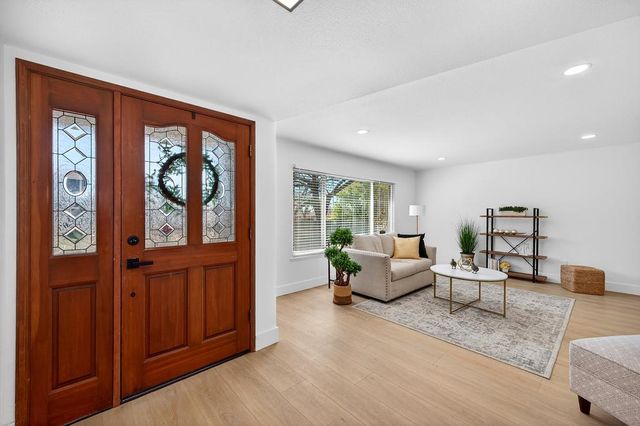 6211 Longmont Way, Carmichael, CA 95608