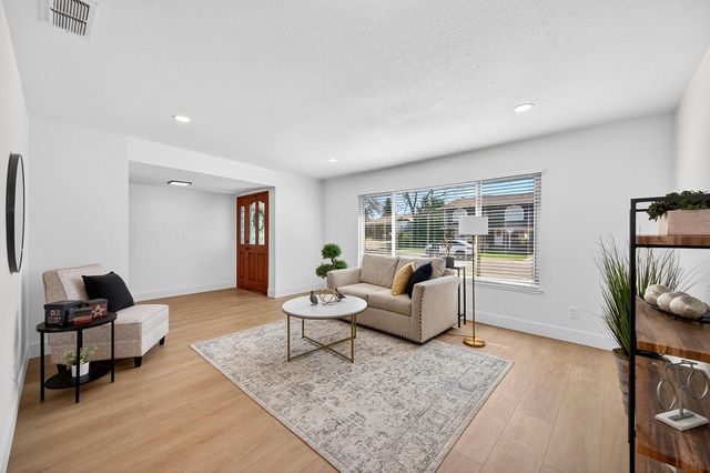 6211 Longmont Way, Carmichael, CA 95608