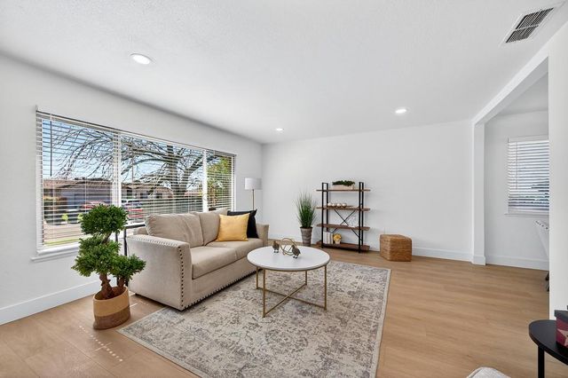 6211 Longmont Way, Carmichael, CA 95608