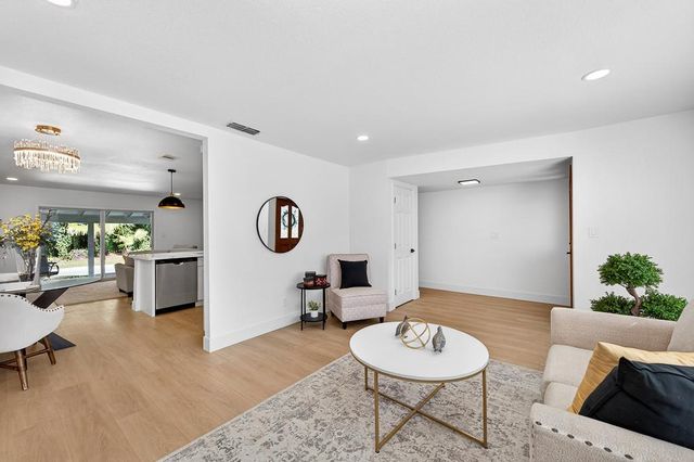 6211 Longmont Way, Carmichael, CA 95608