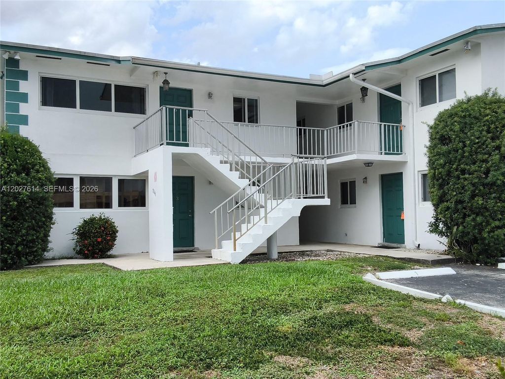 7041 Pembroke Road 2, Pembroke Pines, FL 33023