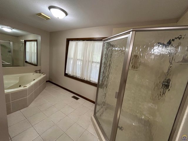 5978 SW 31st Ter, Topeka, KS 66614