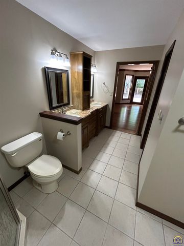 5978 SW 31st Ter, Topeka, KS 66614