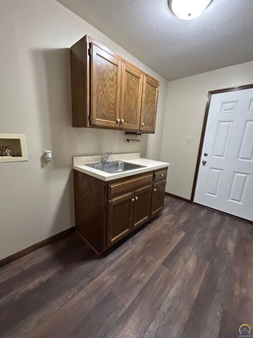 5978 SW 31st Ter, Topeka, KS 66614