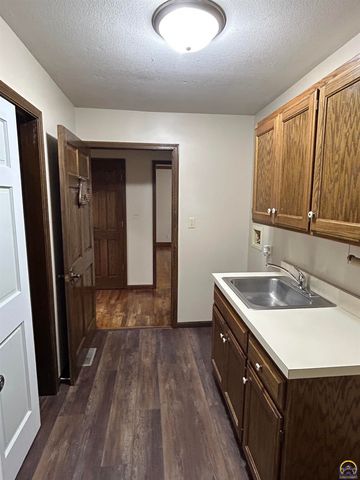 5978 SW 31st Ter, Topeka, KS 66614