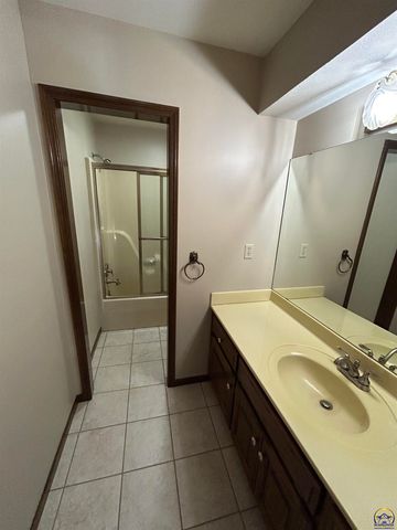 5978 SW 31st Ter, Topeka, KS 66614