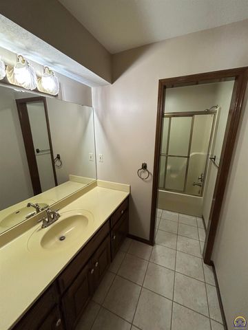 5978 SW 31st Ter, Topeka, KS 66614