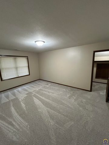 5978 SW 31st Ter, Topeka, KS 66614
