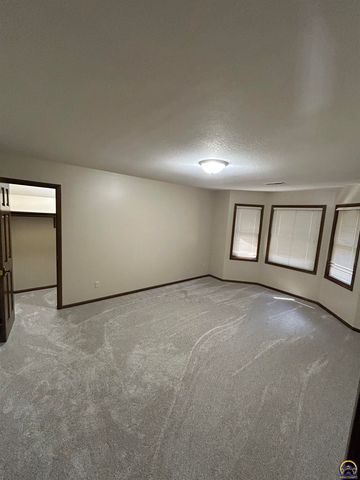 5978 SW 31st Ter, Topeka, KS 66614