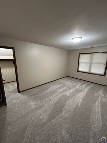 5978 SW 31st Ter, Topeka, KS 66614